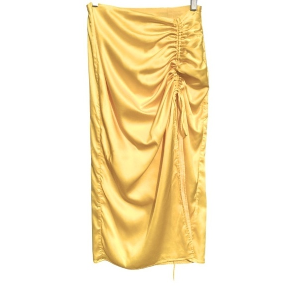 REVOLVE X superdown Kristie Ruched Midi Skirt Yellow Satin (Sample) size medium - Picture 2 of 9